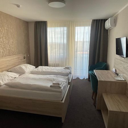 Hotel Spectrum Трнава Экстерьер фото