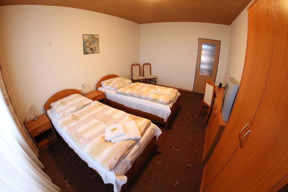 Hotel Spectrum Трнава Экстерьер фото