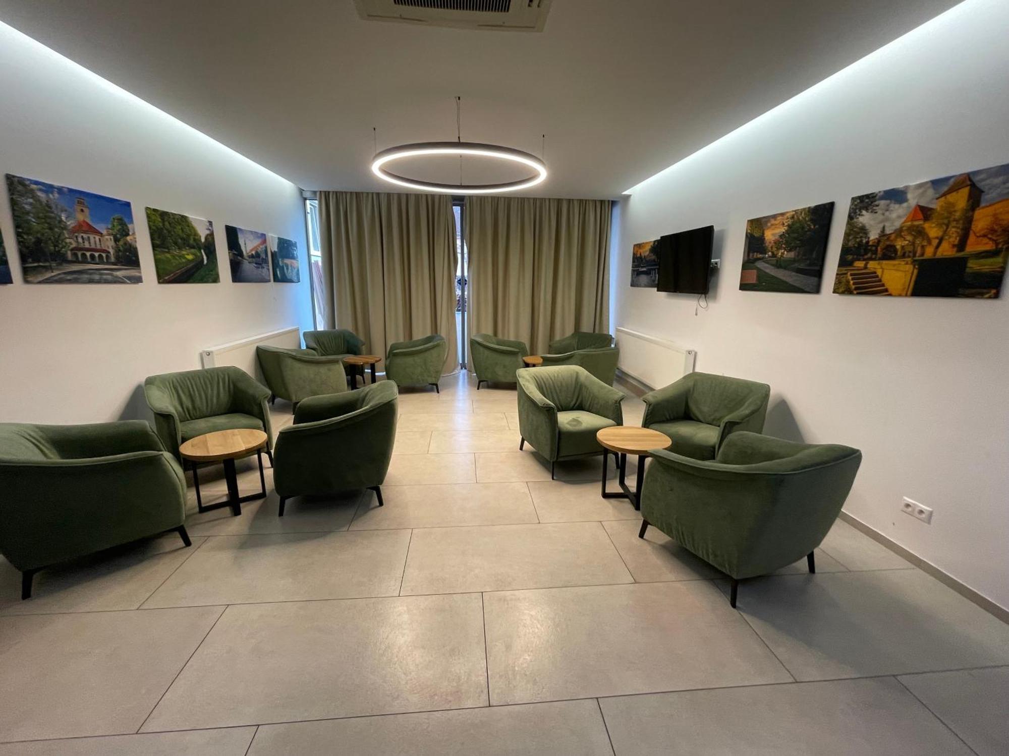 Hotel Spectrum Трнава Экстерьер фото