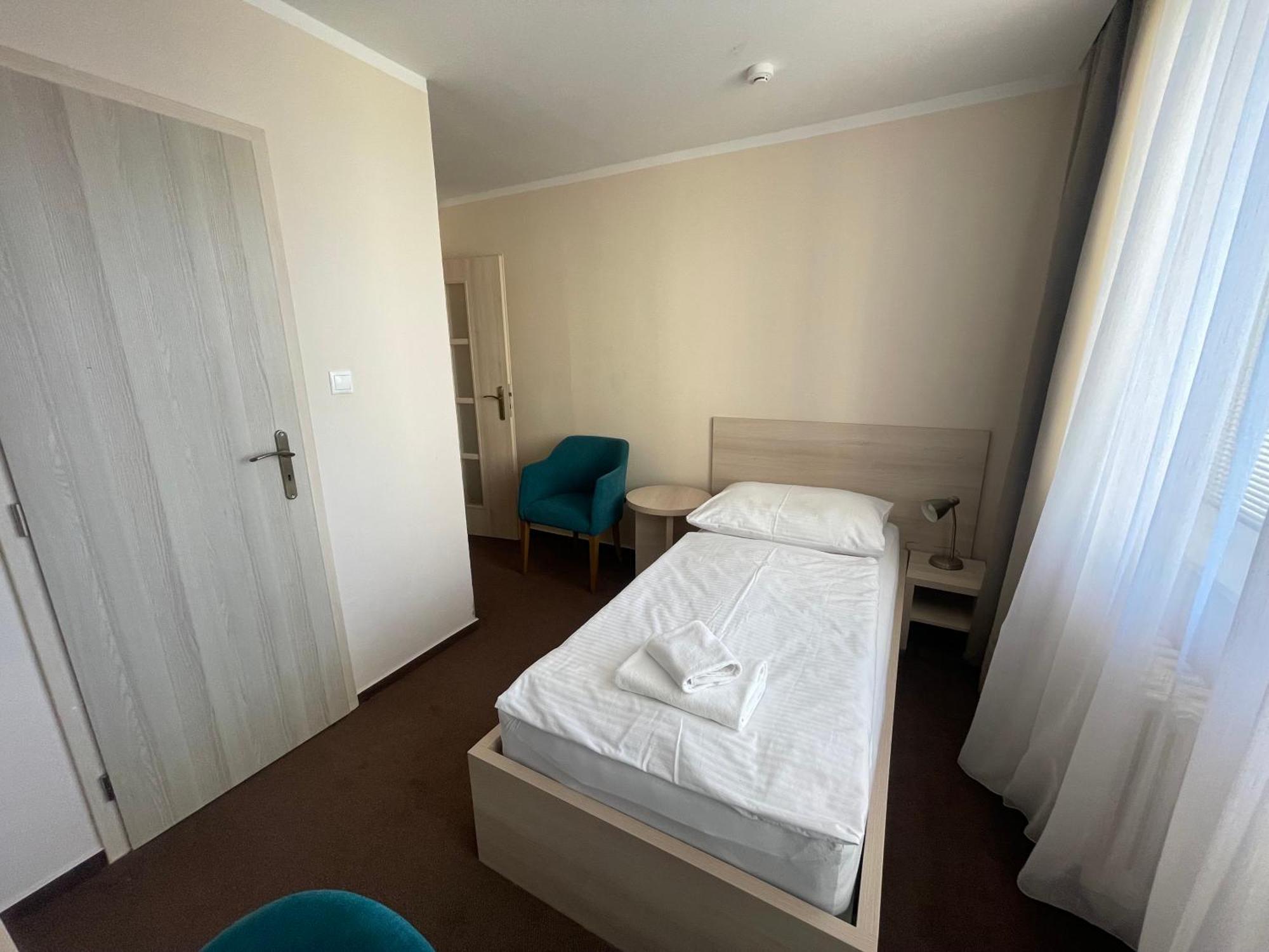 Hotel Spectrum Трнава Экстерьер фото