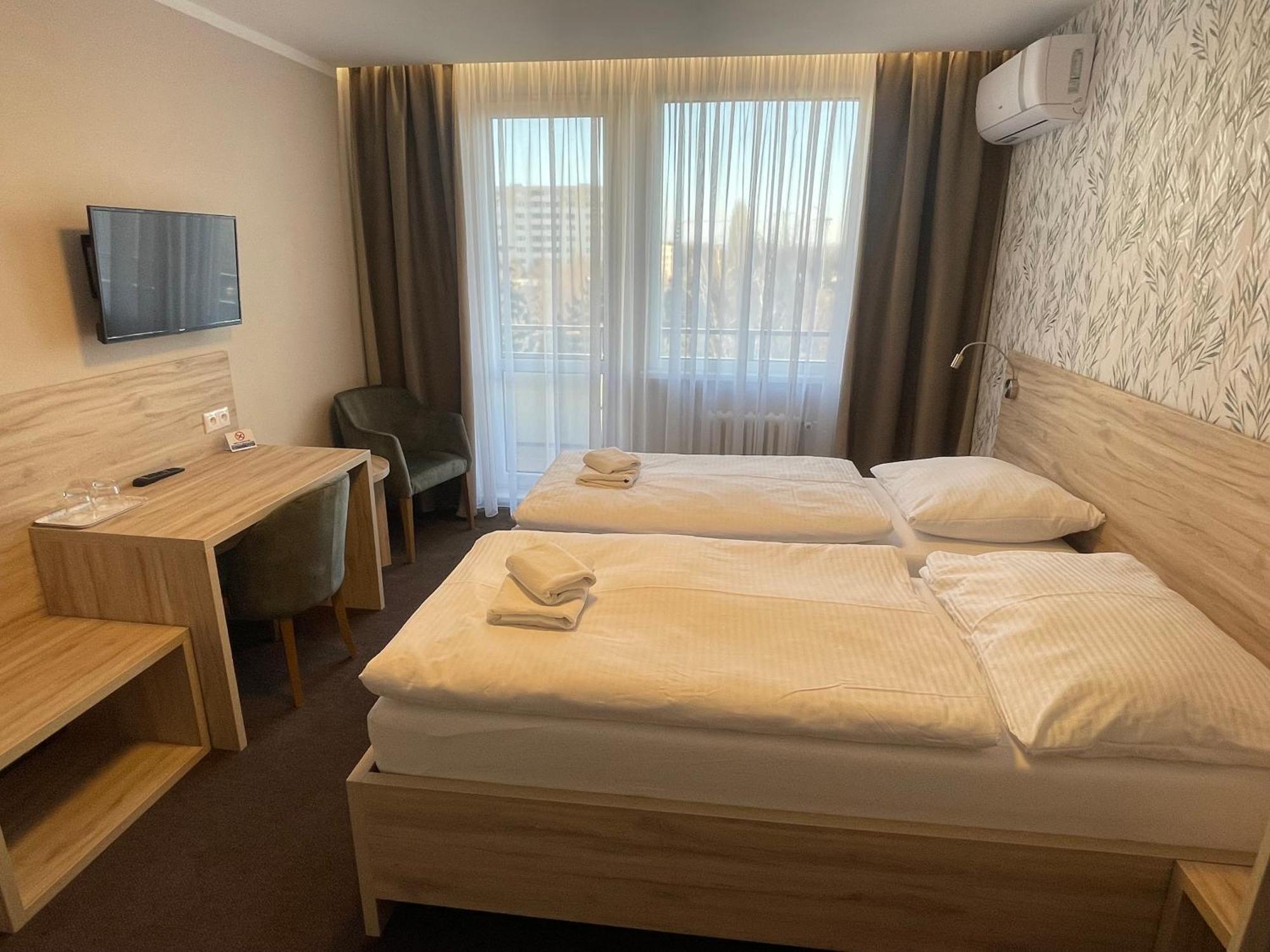 Hotel Spectrum Трнава Экстерьер фото
