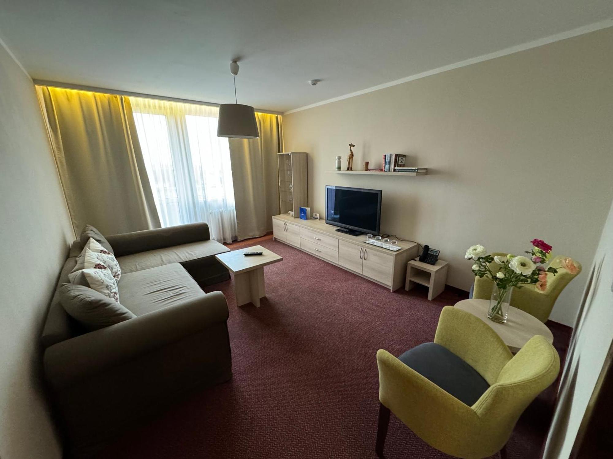 Hotel Spectrum Трнава Экстерьер фото