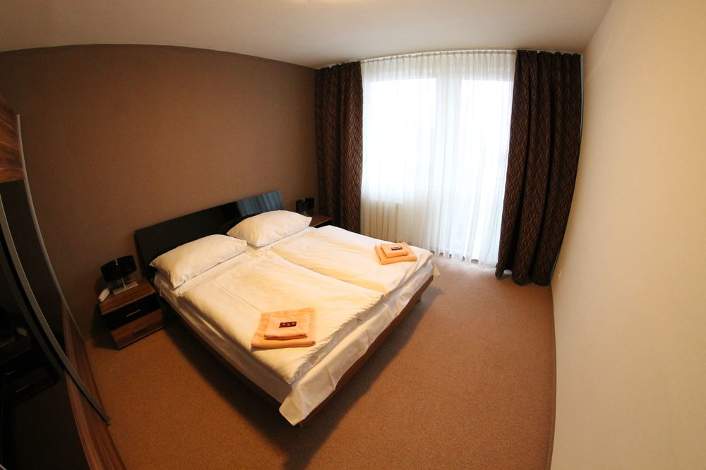 Hotel Spectrum Трнава Экстерьер фото