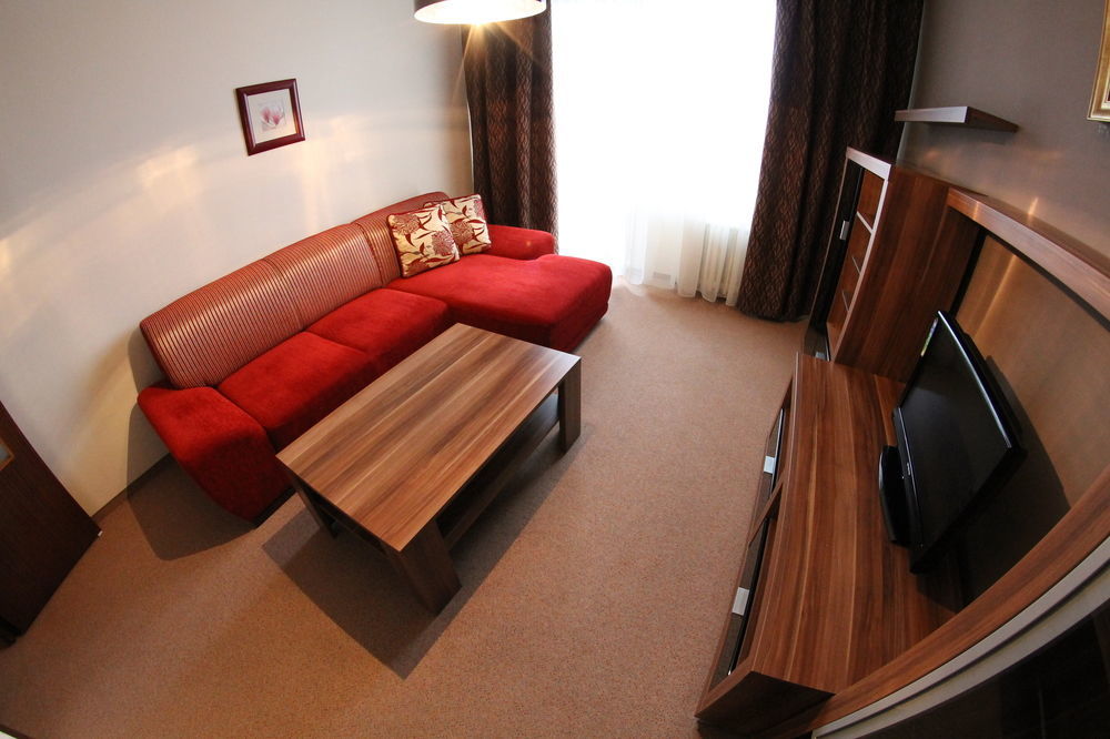 Hotel Spectrum Трнава Экстерьер фото