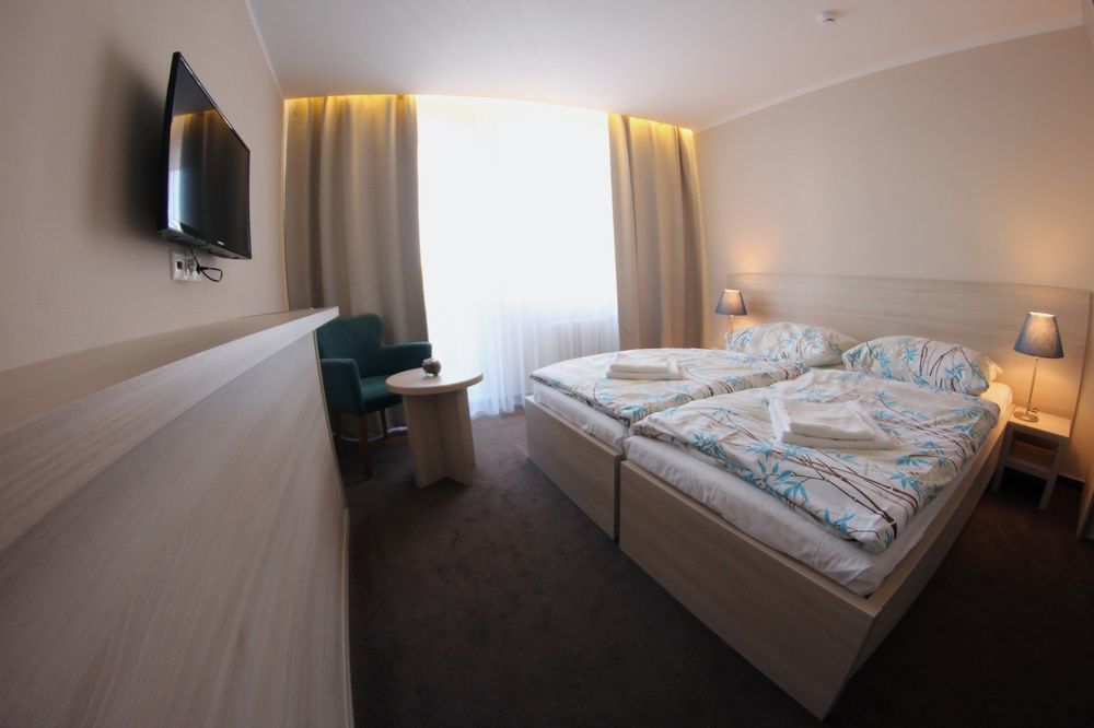 Hotel Spectrum Трнава Экстерьер фото
