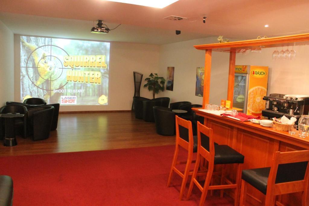 Hotel Spectrum Трнава Экстерьер фото
